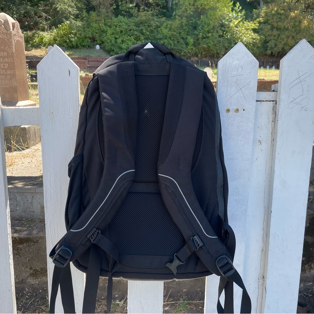 REI Co-Op Laptop Backpack BLK/BRN - Picture 3 of 5